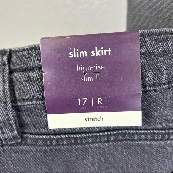 Ava & Viv Black Cargo Skirt with Tailored Silhouette - Picture 10 of 10